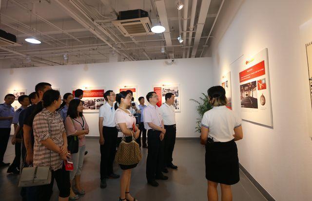 女生抑郁，男生陪伴其一年多，细心呵护，后来男生生病，女生开始挑剔，直到吵架慢慢疏远，女生是真爱吗？