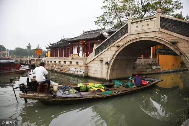恋爱中该不该和现任聊前任？